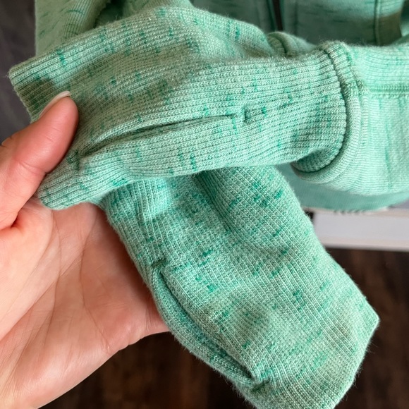 ⭐️ Lululemon Scuba - Picture 3 of 5